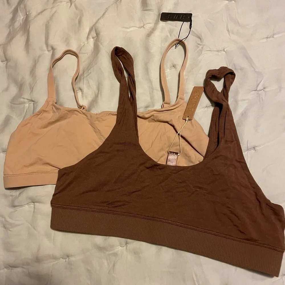 SKIMS Bralette in Chocolate Brown - Picture 3 of 5